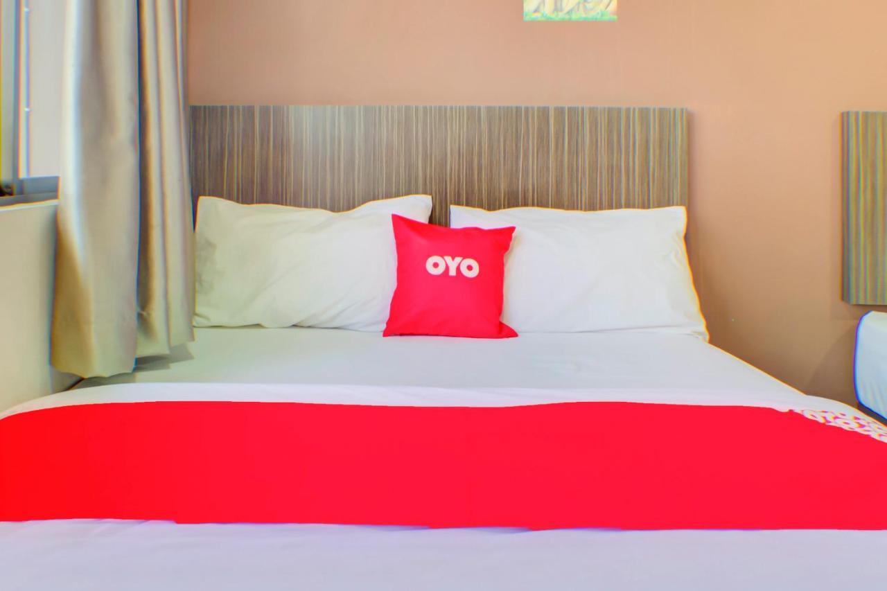 Oyo 89985 Js Hotel Johor Bahru Eksteriør bilde